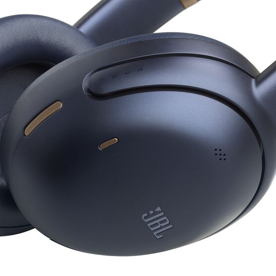 JBL Tour One M3 Smart Tx - Blue - Wireless over-ear Noise Cancelling headphones with JBL Smart Tx - Detailshot 3 JBL Tour One M3 Smart Tx - Blue - Wireless over-ear Noise Cancelling headphones with JBL Smart Tx - Detailshot 3